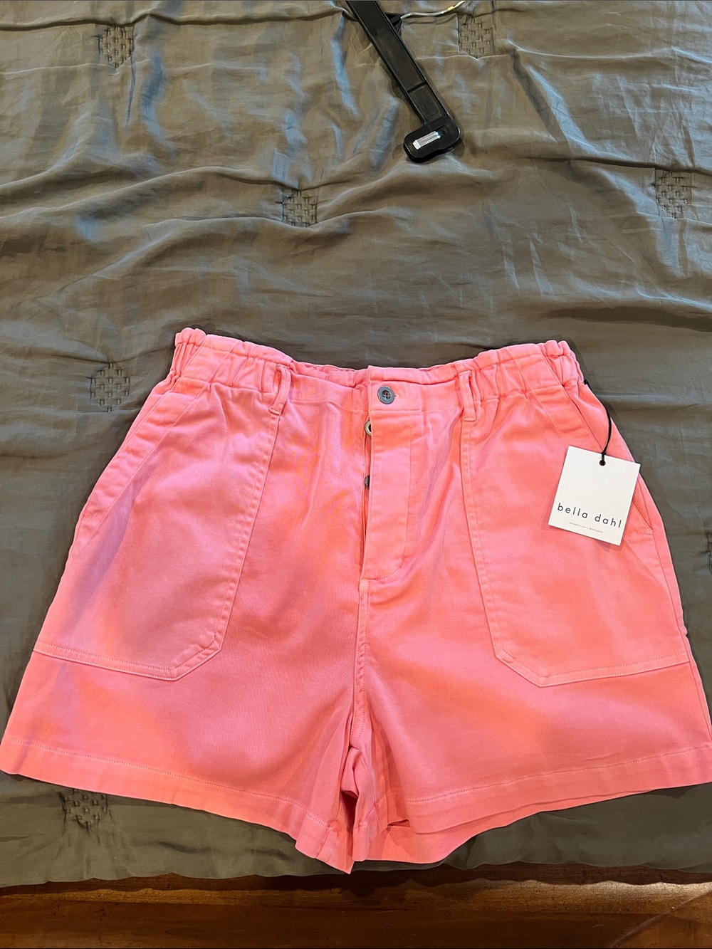 Brand new-Bella Dahl Coral Pink Shorts